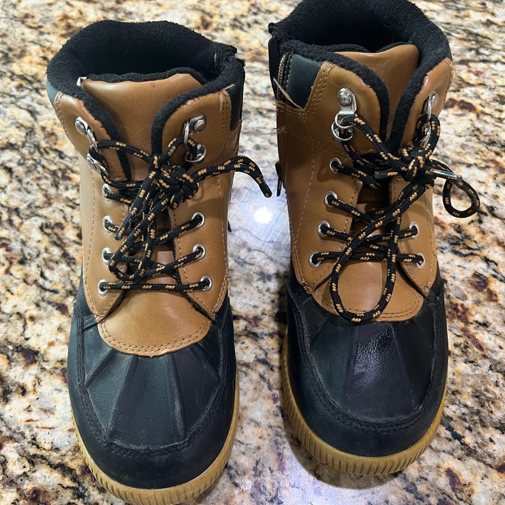 Boys Winter Boots 4Y with zipper